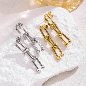 Minimalist U-shaped horseshoe link earrings in polished 18K gold and silver steel finish