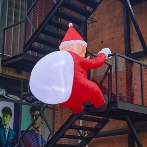 Outdoor inflatable climbing Santa Claus decoration with gift bag for Christmas mall displays