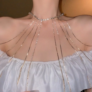Collier à pampilles en strass étincelants avec franges dorées élégantes pour femmes
