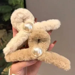 Faux fur hair claw clips with large pearls in beige and khaki for thick hair
