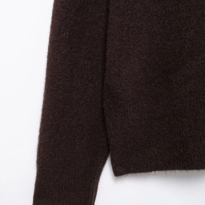 Dunkelbrauner Oversize-Strickcardigan aus Mohair mit V-Ausschnitt und flauschiger Wolle