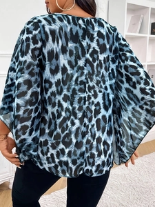 Camicetta leopardata in chiffon da donna con maniche a pipistrello vista posteriore