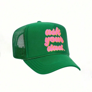 Grüne Trucker-Kappe mit Netzstoff und pinkem Ask Your Dad Aufdruck