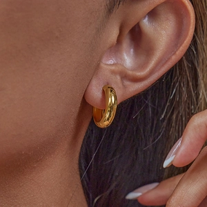 Close-up of 18K gold-plated stainless steel hoop earring featuring a square white diamond