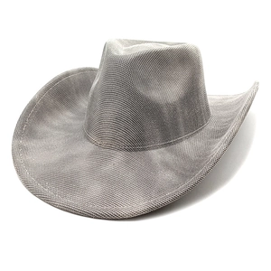 Chapeau de cowboy tissé gris argenté avec large bord et calotte classique style minimaliste
