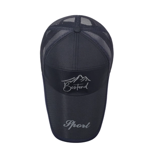 Berretto da baseball in mesh blu scuro traspirante con ricamo montagna e scritta Sport