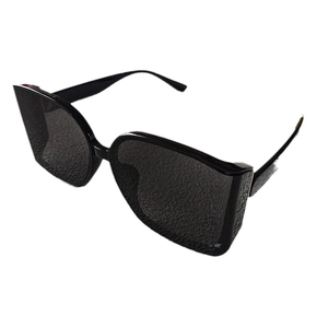 Fashionable oversized square black sunglasses with geometric curved lenses for men and women