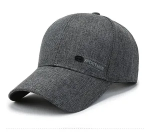Détail de la casquette de baseball gris foncé avec broderie Sportmen et texture sergé