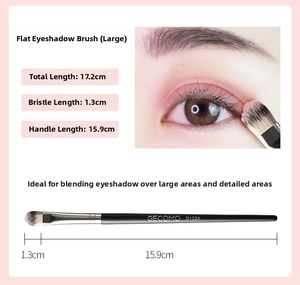 Detailed view of GECOMO large flat eyeshadow brush with size dimensions and dual-tone bristles