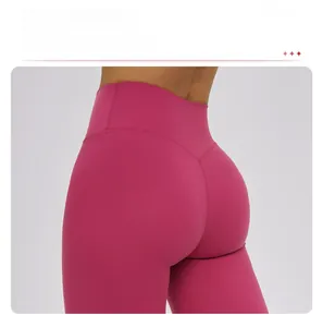 Vue détaillée du pantalon de yoga taille haute avec couture en V pour effet galbant