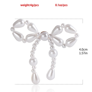 Detailed view of pearl bow earring showing 4.0cm height and 4g weight dimensions