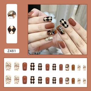 Press-on nail set featuring checkered patterns and glittering diamonds in caramel tones