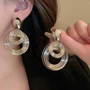 Boucles d'oreilles créoles spirales multicouches argentées pour femmes effet métal