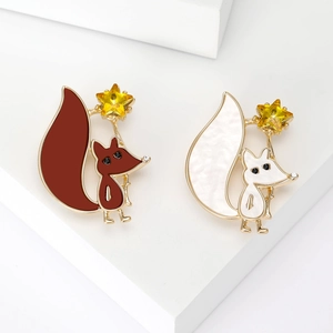 Cute Fox Brooch Alloy Enamel Animal Shape Lapel Pin With Yellow Crystal Star For Women Fashion Scarf Accessory