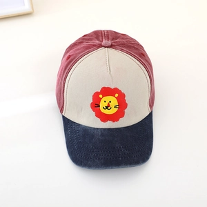 Cappellino da baseball per bambini con stampa leone e design a tre colori