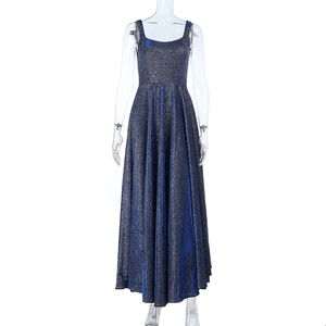 Détail du tissu à paillettes haute densité et texture étincelante sur cette robe de soirée