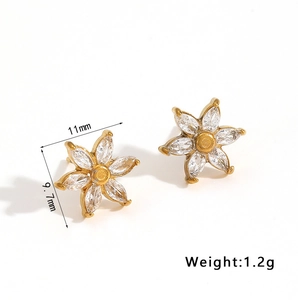 Detail view of 11mm golden flower stud earrings with zircon stones and weight dimensions