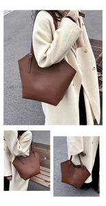 Dettaglio della borsa tote vintage in pelle litchi marrone con tracolla con fibbia regolabile