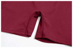 Détail macro de la double couture de précision sur un short de yoga rouge foncé sport