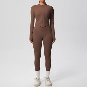 Ensemble de yoga marron chocolat pour femme avec haut zippé à manches longues et legging