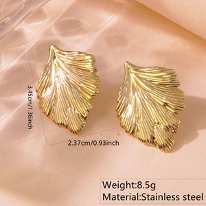 Detail of golden leaf earrings in stainless steel with size and weight dimensions