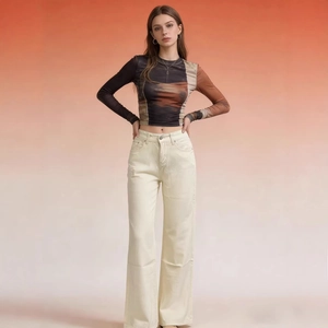 Haut court à manches longues color-block et pantalon large taille haute crème