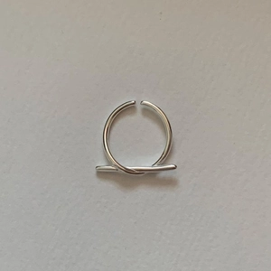 Minimalist 925 sterling silver knotted geometric open ring with cross bar design