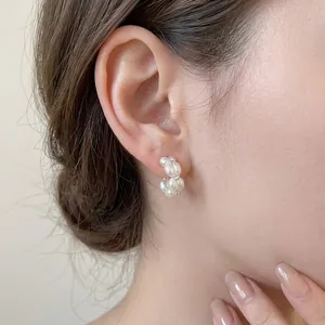 Elegante C-förmige Perlenohrringe mit Silbernadeln und funkelnden Zirkonia für Damen