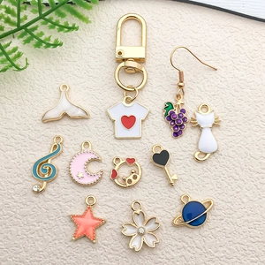 DIY Schmuckanhänger-Set aus Goldlegierung mit Trauben-, Herz- und Mondmotiven