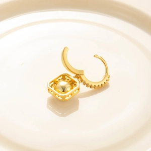 Sparkling square sugar earrings with colored zircon and hexagonal pendant in gold