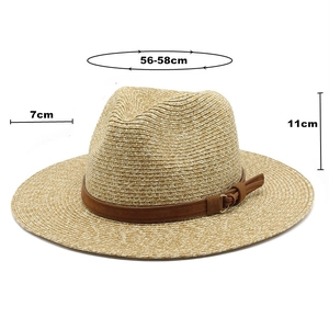Détail du chapeau Panama en paille montrant le bord de 7cm et le ruban marron