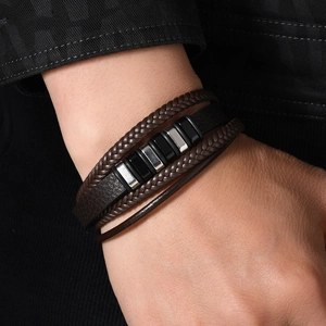 Bracelet multicouche en cuir tressé marron foncé pour homme avec métal en alliage de zinc