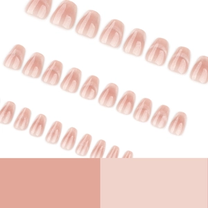 Faux ongles Cat Eye français rose nude, forme cercueil avec effet pailleté scintillant