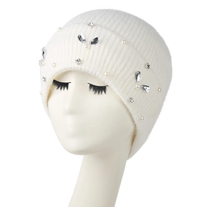White knitted beanie with sparkling rhinestones and pearls on vertical ribbed fabric