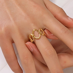 Modern 18K gold plated stainless steel interlocking oval link open ring for women