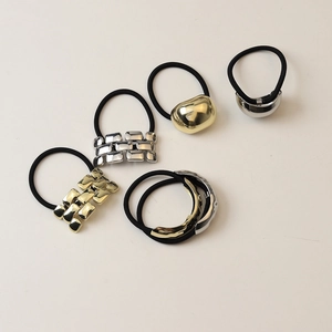 Detail of 5-piece hair tie set with minimalist gold and silver alloy geometric buckles