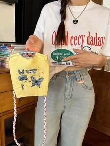 Petit sac en tissu oxford jaune avec broderie papillon et bandoulière tressée
