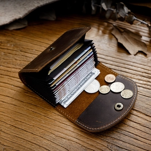 Portefeuille accordéon en cuir vintage marron avec bouton pression et 12 fentes