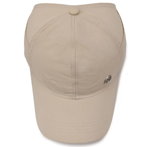 Beige open-top ponytail baseball cap in quick-dry pleated fabric with metal logo