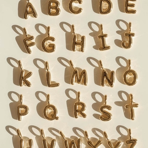 Golden 26-letter pendant set A-Z for DIY necklace jewelry in high polished finish