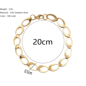 Detailed view of 18K gold plated 316L stainless steel chain necklace with measurements