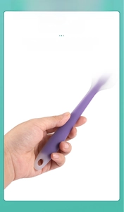 Close-up of integrated purple silicone handle with matte texture and hanging hole design