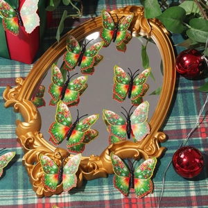 Detailansicht der 3D Weihnachts-Schmetterlings-Wandsticker mit festlichen Mustern in Rot