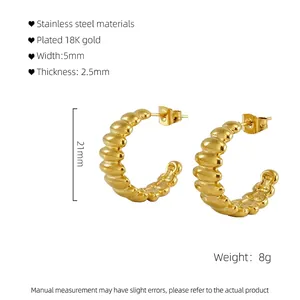 Détail de boucles d'oreilles créoles en acier plaqué or 18K avec dimensions