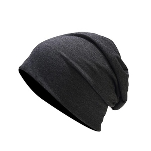Bonnet tombant gris foncé en maille fine et respirante pour un style décontracté
