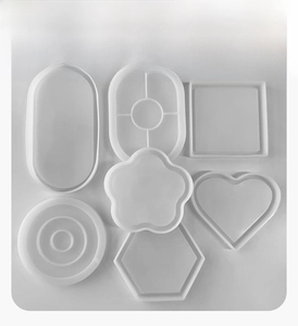 Set di stampi in silicone alimentare con forme a cuore e fiore per creazioni fai-da-te in resina