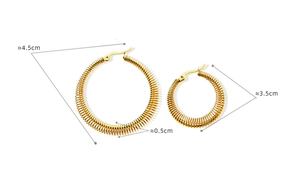 Detailed sizing for gold-plated spring hoop earrings with 4.5cm and 3.5cm diameters