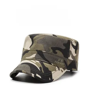 Détail d'une casquette militaire camouflage avec logo FS fashion brodé sur le côté