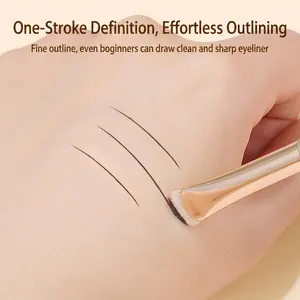 Pinceau eyeliner fin en demi-lune avec manche or rose pour un maquillage précis