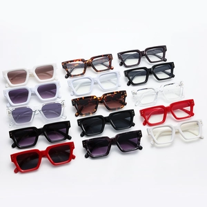 Collezione di occhiali da sole quadrati moderni in nero, bianco, rosso e maculato